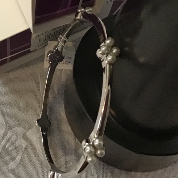 NWT Lia Sophia " Fairy Tale Pearl" Bangle Bracelet - Picture 3 of 6